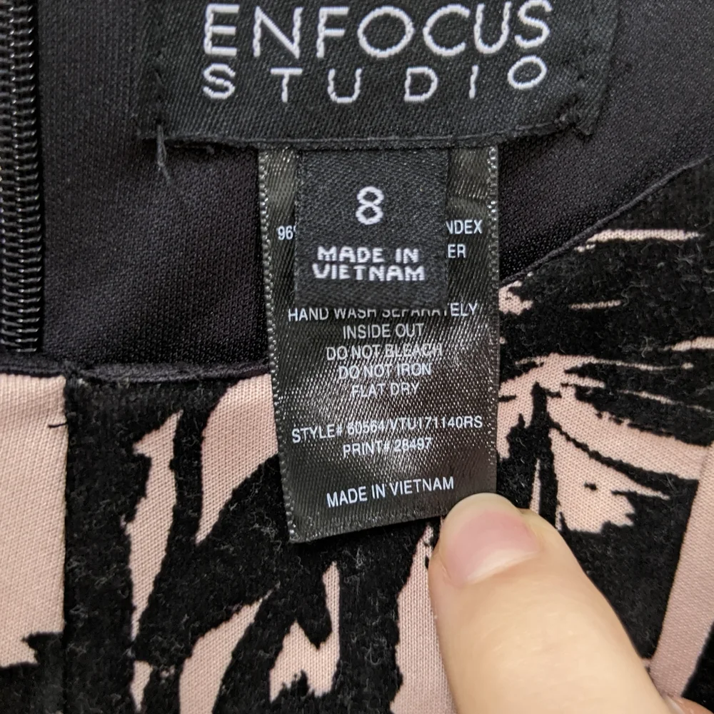 EUC Gorgeous Floral Dress - Picture 7 of 7